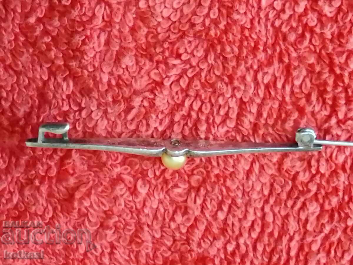 Delivery of Old silver brooch semi-precious stone pearl mark