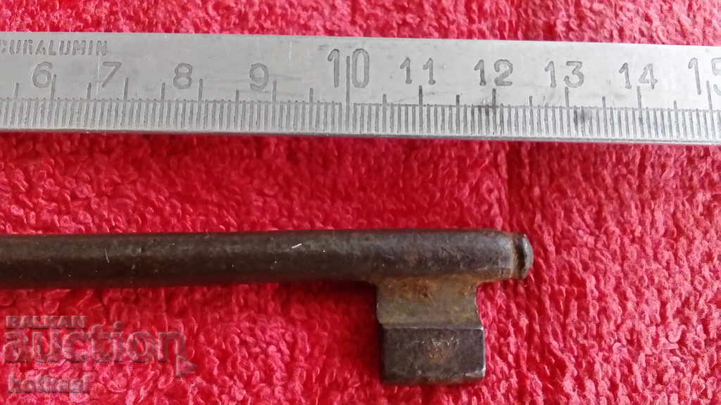 Δημοπρασία Παλιό μεγάλο σιδερένιο κλειδί Δημοπρασία Παλιό μεγάλο σιδερένιο κλειδί