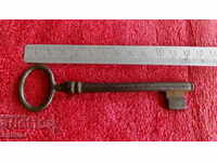 Стар голям железен ключ