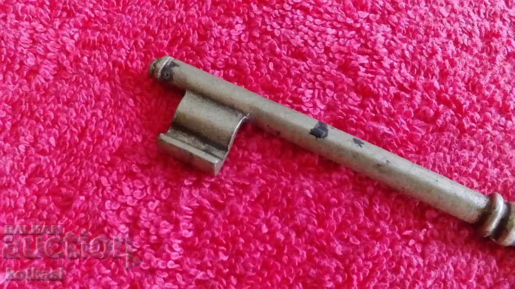 Old large metal bronze brass key - 6 Old large metal bronze brass key - 6