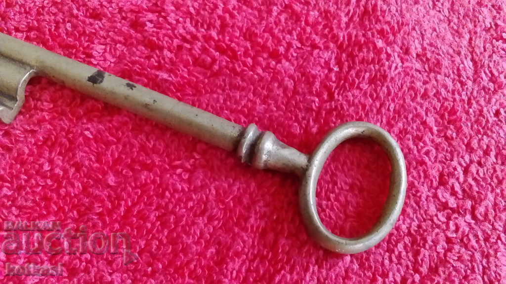Old large metal bronze brass key - 7 Old large metal bronze brass key - 7