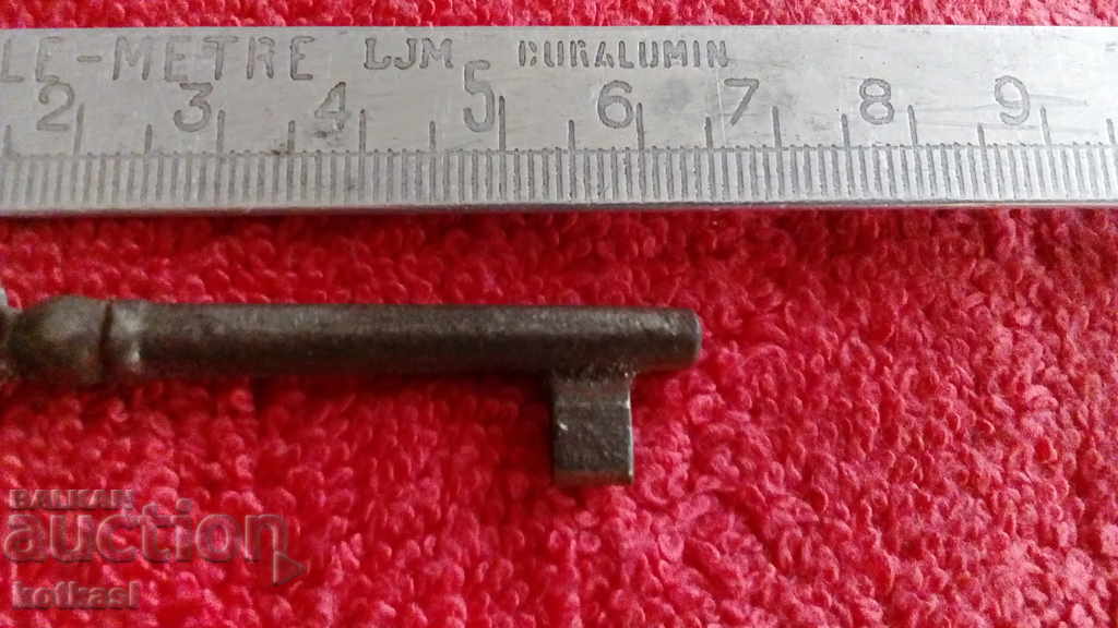 Auction  An old small iron key