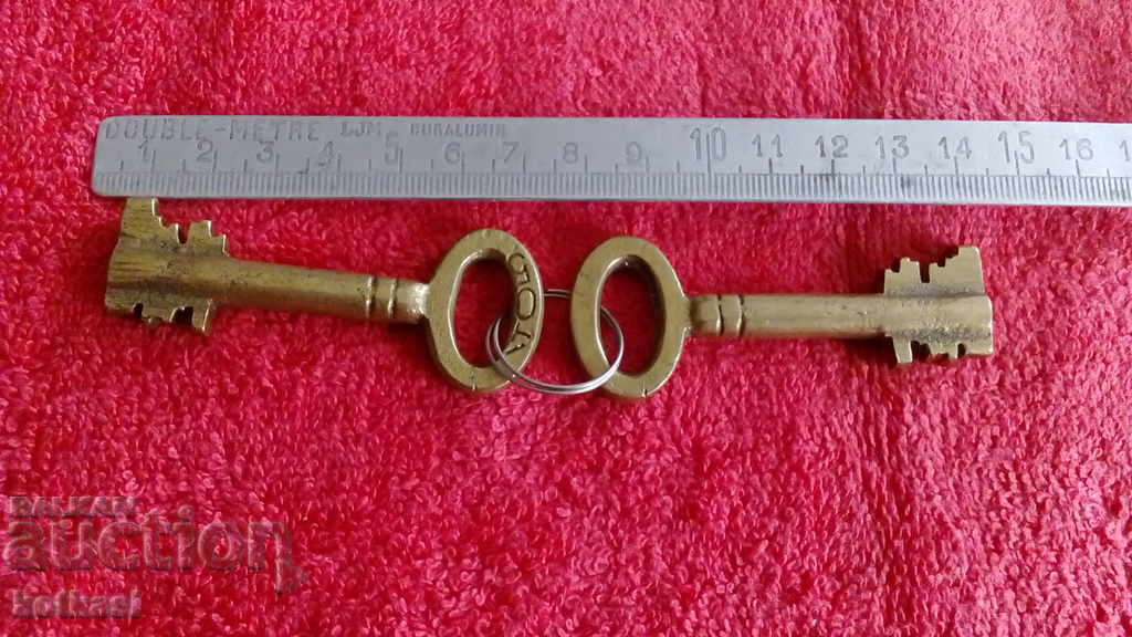 Auction Lot 2 pcs. old solid metal bronze safe keys Auction Lot 2 pcs. old solid metal bronze safe keys