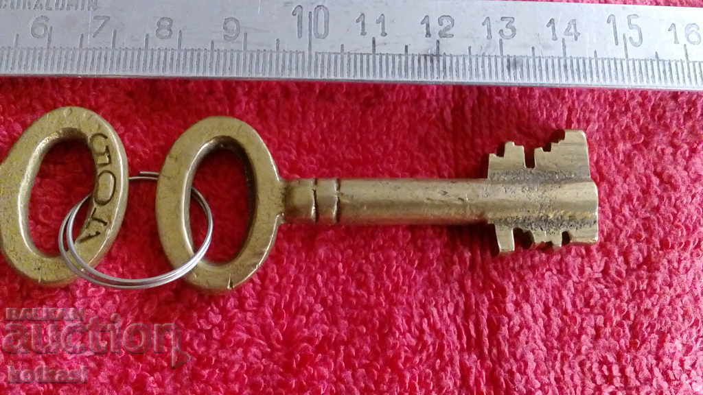 Delivery of Lot 2 pcs. old solid metal bronze safe keys Delivery of Lot 2 pcs. old solid metal bronze safe keys