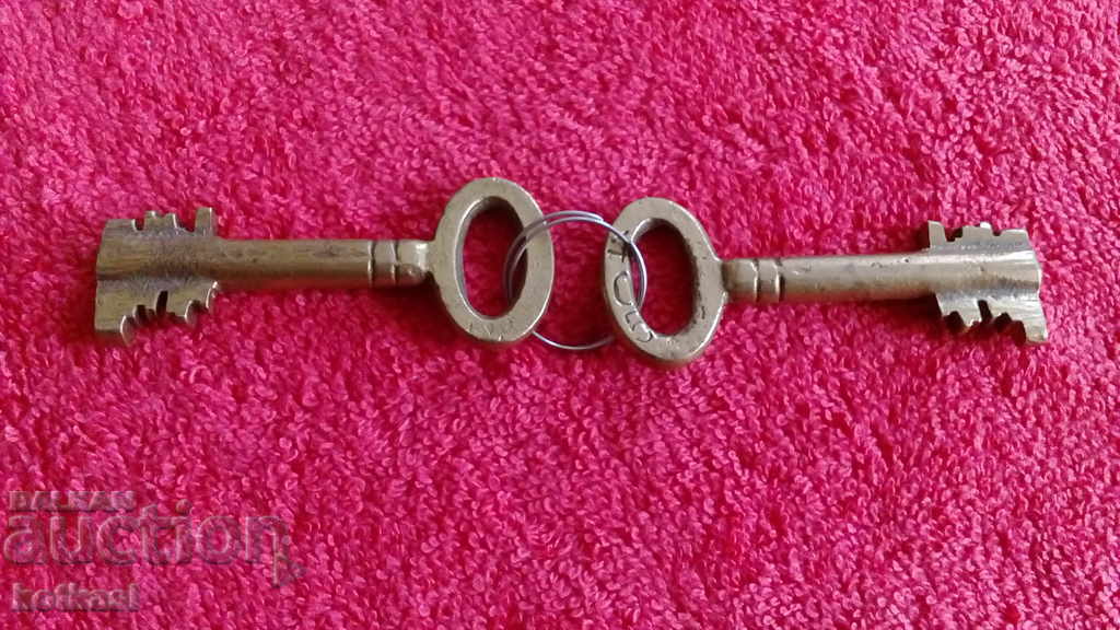 Lot 2 pcs. old solid metal bronze safe keys - 5 Lot 2 pcs. old solid metal bronze safe keys - 5