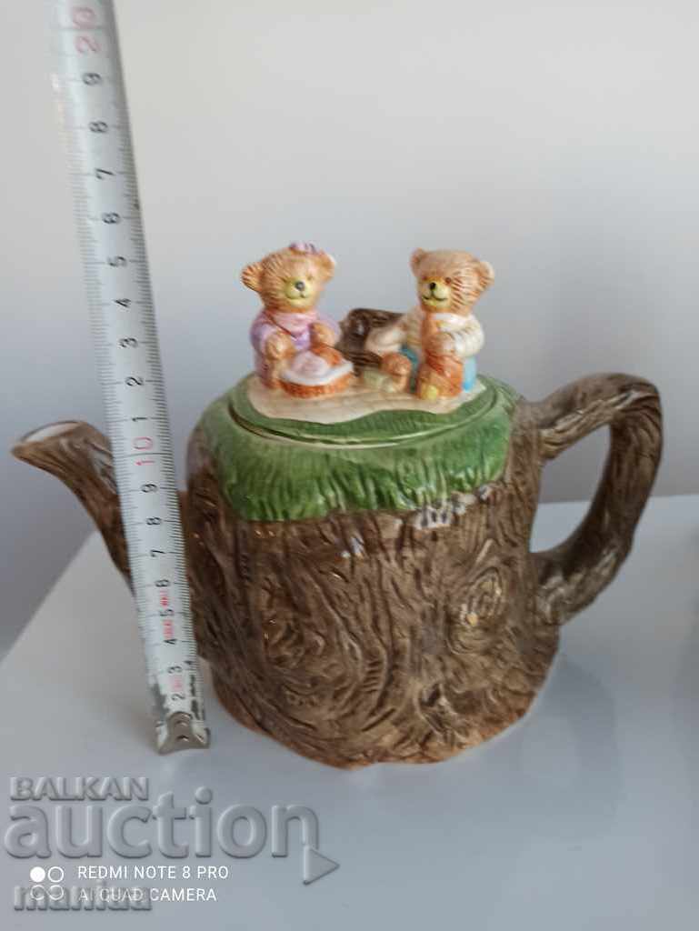 A beautiful porcelain teapot - 5 A beautiful porcelain teapot - 5