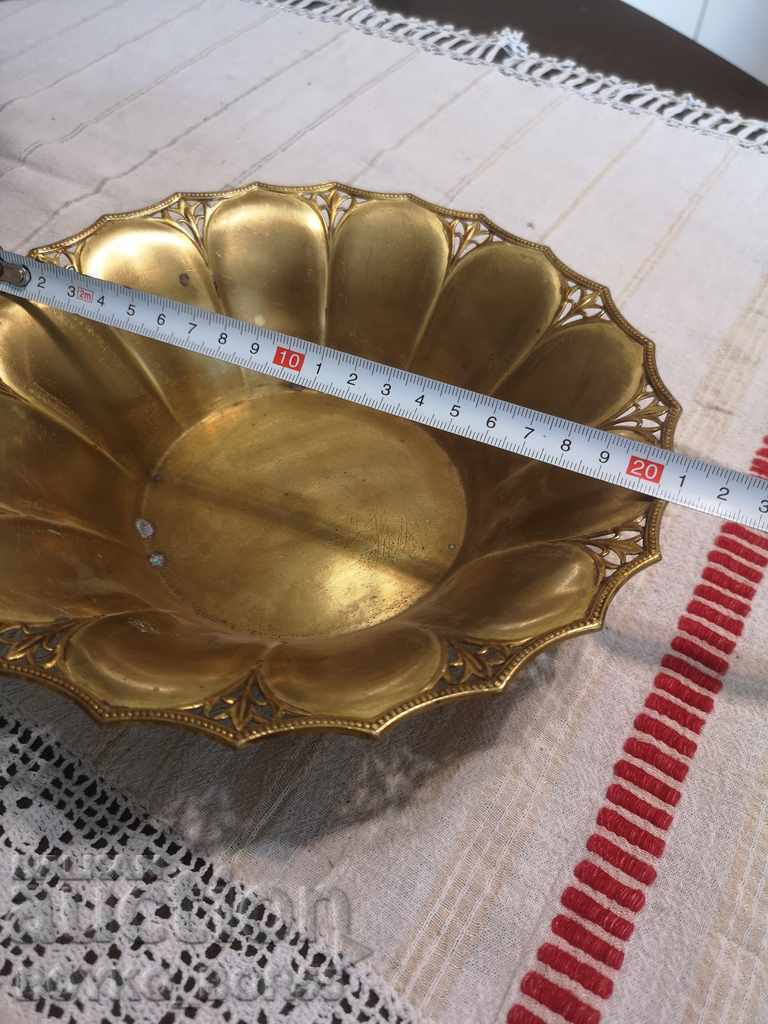Delivery of Antique Bronze Vessel Fruit Holder for Room Delivery of Antique Bronze Vessel Fruit Holder for Room