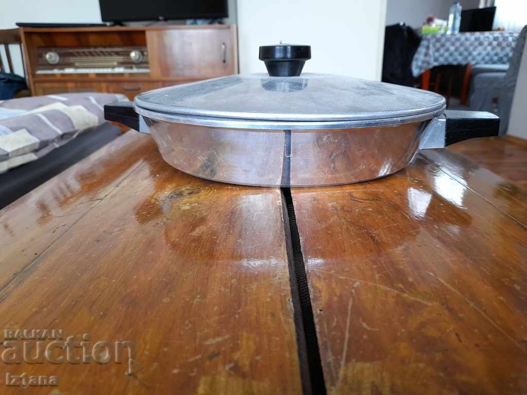 Tigaie din aluminiu veche, oală cu preț 40.00 BGN | € 20.45 Tigaie din aluminiu veche, oală cu preț 40.00 BGN | € 20.45