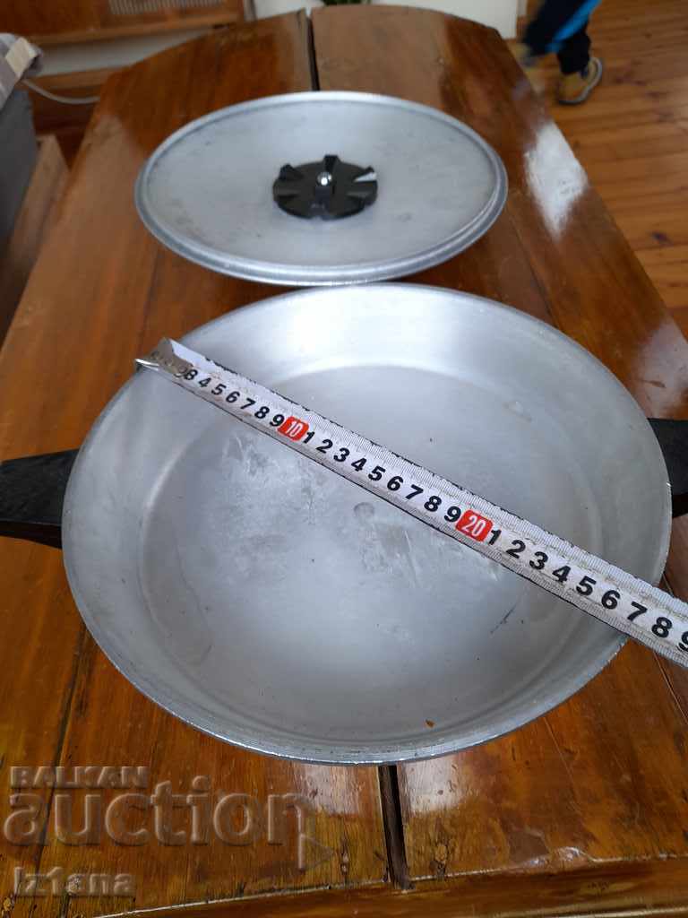 Licitație Tigaie din aluminiu veche, oală Licitație Tigaie din aluminiu veche, oală