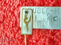 Стара спортна метална бронз игла значка емайл