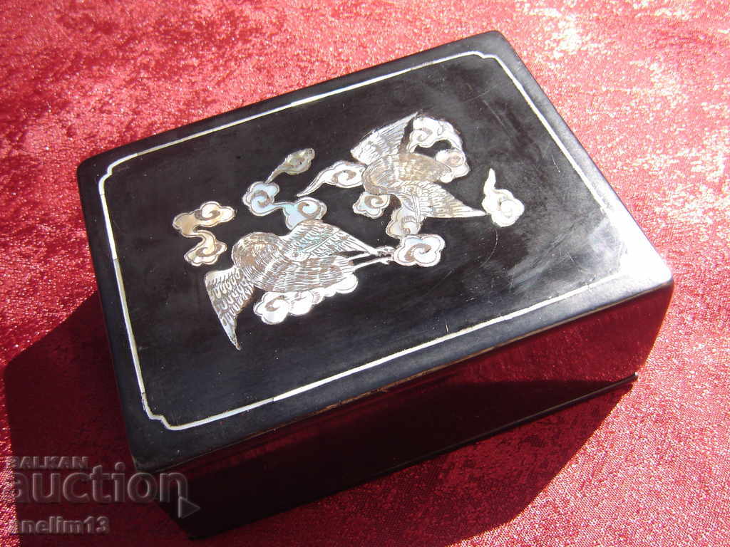 Auction OLD JEWELRY BOX WITH PEARL Auction OLD JEWELRY BOX WITH PEARL
