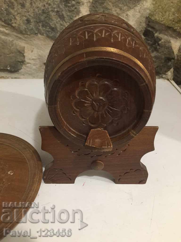 butoi, stare de sculptură în lemn conform fotografiilor! cu preț 29.99 BGN | € 15.33 butoi, stare de sculptură în lemn conform fotografiilor! cu preț 29.99 BGN | € 15.33