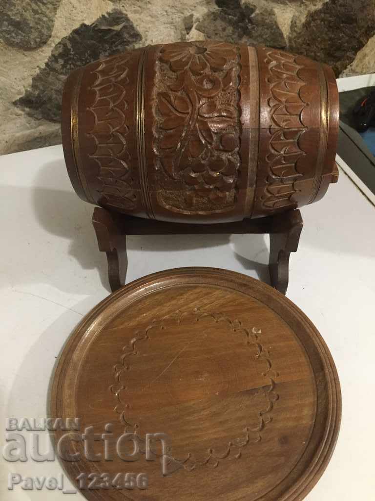 butoi, stare de sculptură în lemn conform fotografiilor! - 6 butoi, stare de sculptură în lemn conform fotografiilor! - 6