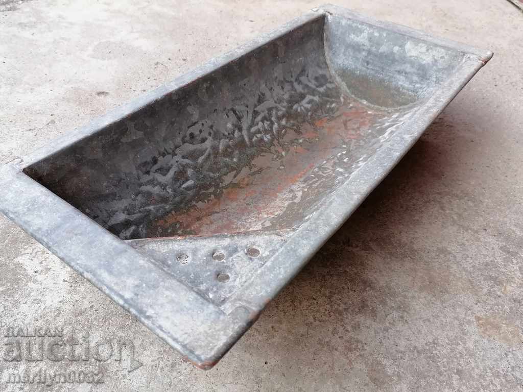 Old galvanized trough minion trough bowl basin with price 77.00 BGN | € 39.37 Old galvanized trough minion trough bowl basin with price 77.00 BGN | € 39.37