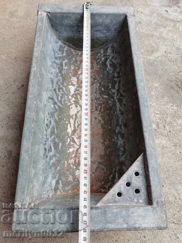 Delivery of Old galvanized trough minion trough bowl basin Delivery of Old galvanized trough minion trough bowl basin