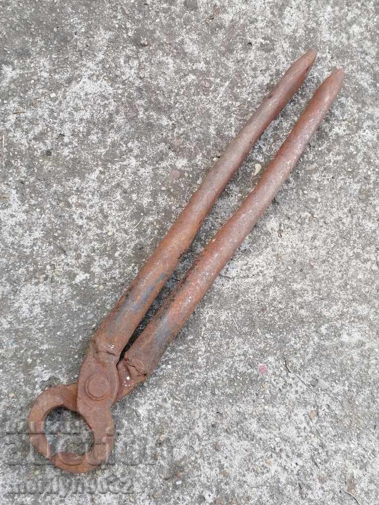 Old forging pliers, wrought iron, wrought iron with price 41.00 BGN | € 20.96 Old forging pliers, wrought iron, wrought iron with price 41.00 BGN | € 20.96
