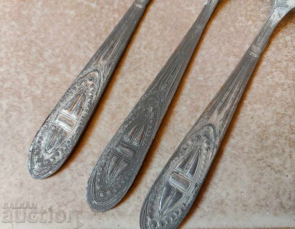 Auction  VERY OLD DISHES FORK FORKS