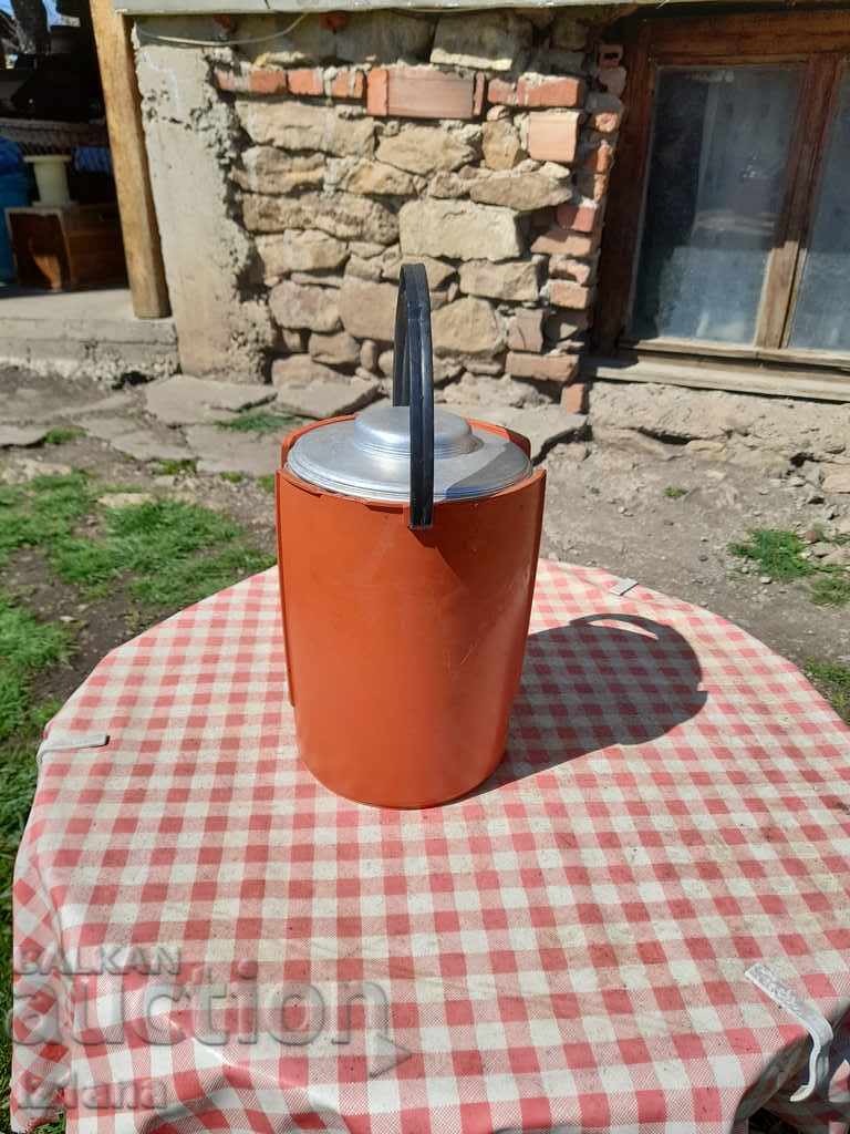 Old food containers with price 25.00 BGN | € 12.78 Old food containers with price 25.00 BGN | € 12.78