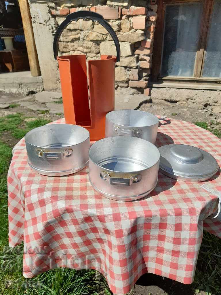 Delivery of Old food containers Delivery of Old food containers