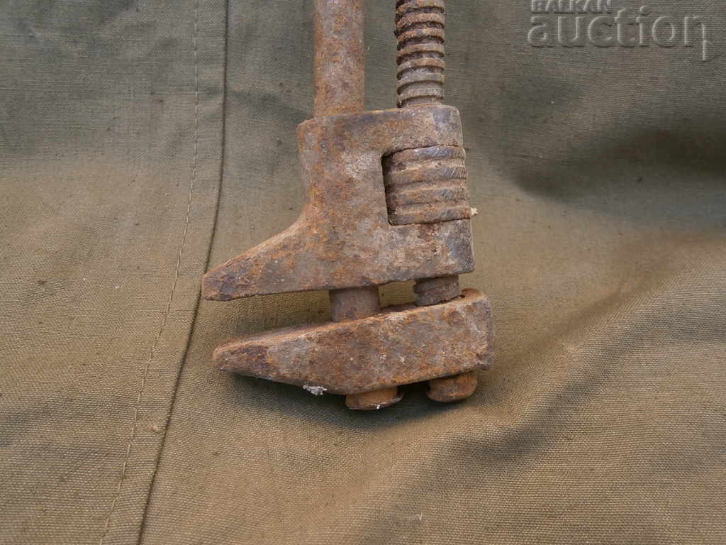 antique primitive key 19th century with price 21.00 BGN | € 10.74 antique primitive key 19th century with price 21.00 BGN | € 10.74