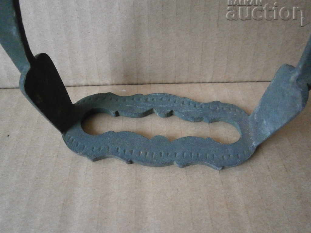 ancient bronze stirrup with price 41.00 BGN | € 20.96