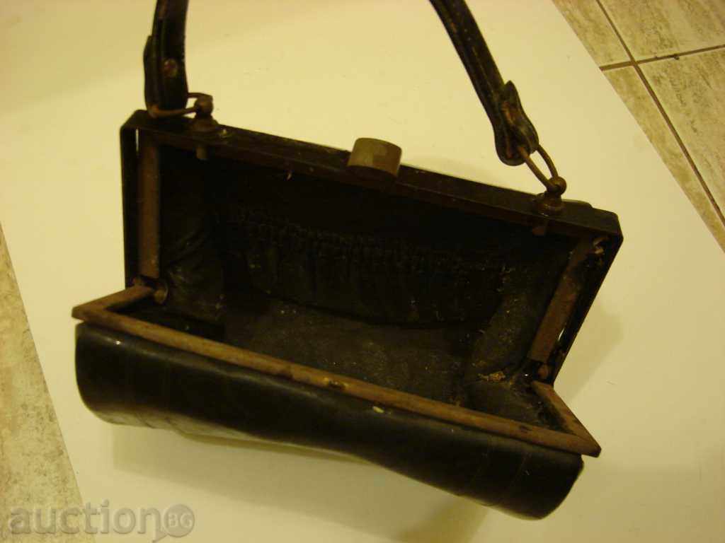 old patent leather retro vintage bag with price 31.00 BGN | € 15.85 old patent leather retro vintage bag with price 31.00 BGN | € 15.85