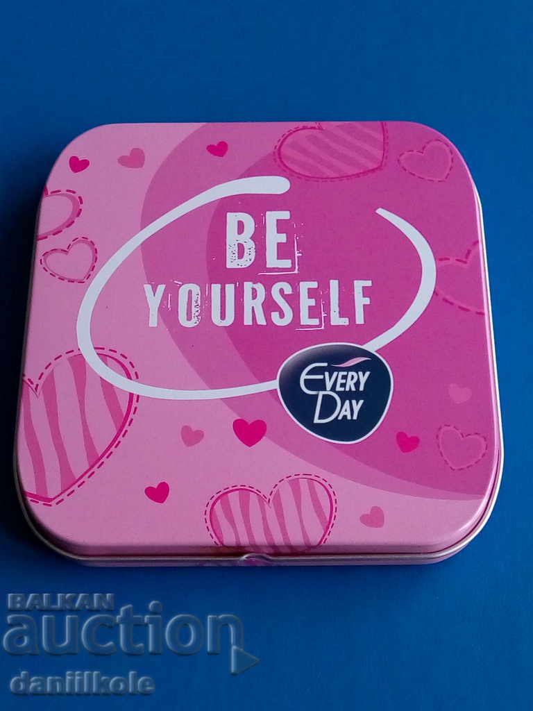 Auction  * $ * Y * $ * WONDERFUL METAL BOX FOR WOMEN'S BAG * $ * Y * $ *