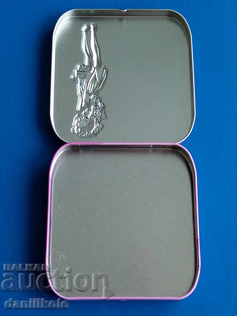 Delivery of * $ * Y * $ * WONDERFUL METAL BOX FOR WOMEN'S BAG * $ * Y * $ *