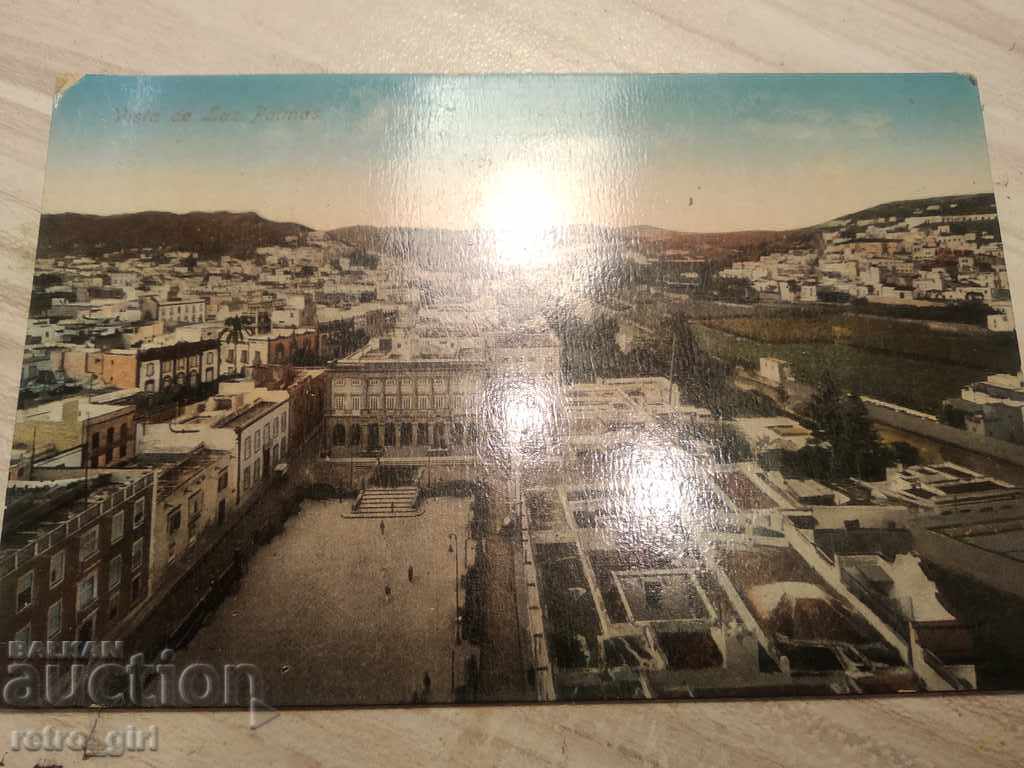 I am selling an old photo, a postcard.