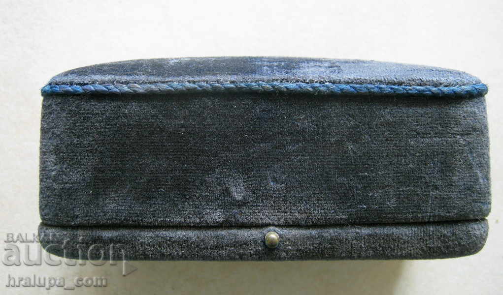 Cutie sau ceas vechi pentru brățări cu preț 20.00 BGN | € 10.23 Cutie sau ceas vechi pentru brățări cu preț 20.00 BGN | € 10.23