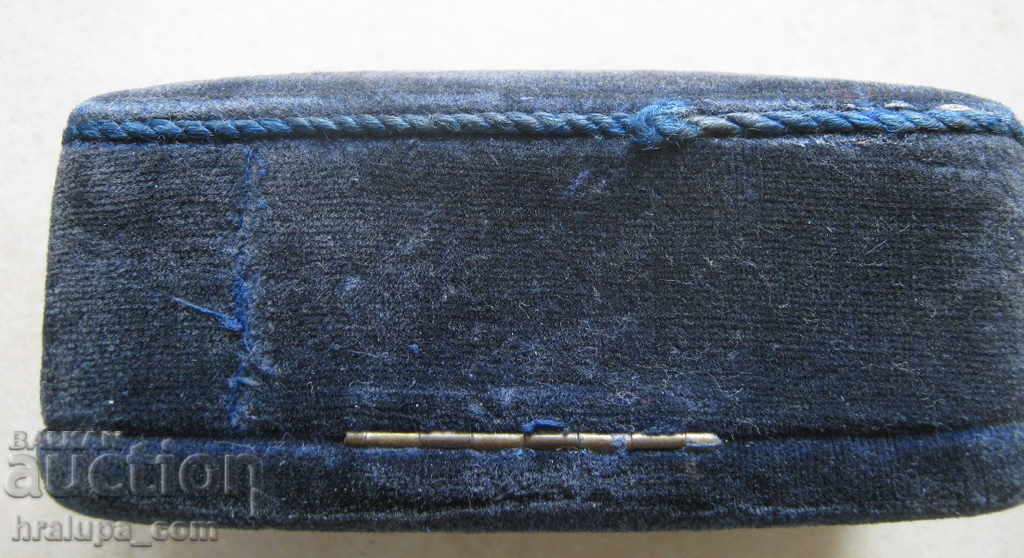 Auction  Old bracelet box or watch