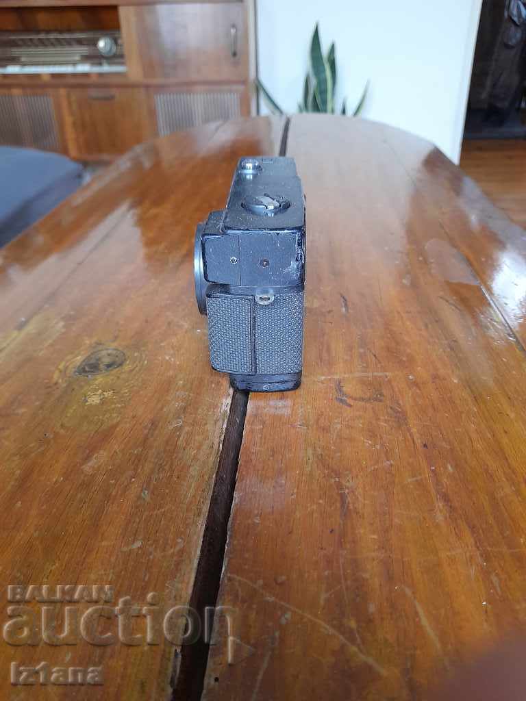 Old Revue 250 F camera with price 20.00 BGN | € 10.23