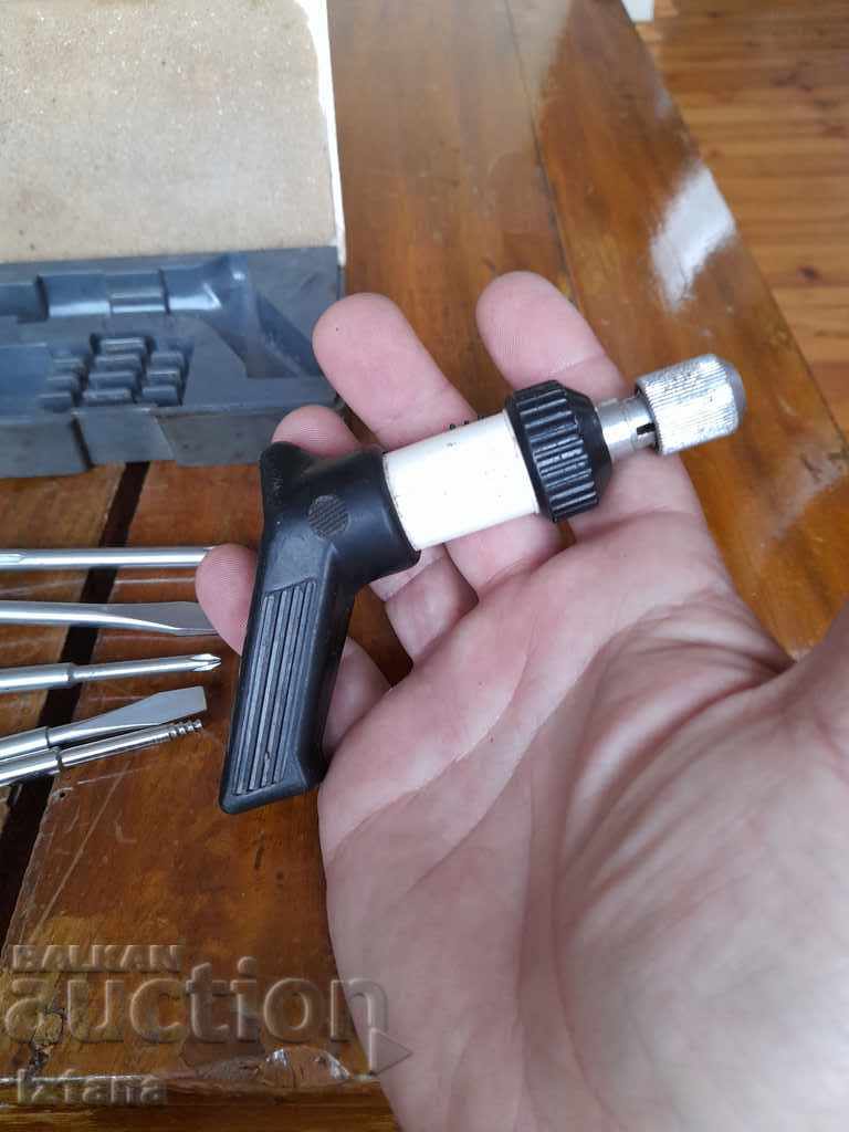 An old mechanical screwdriver - 5