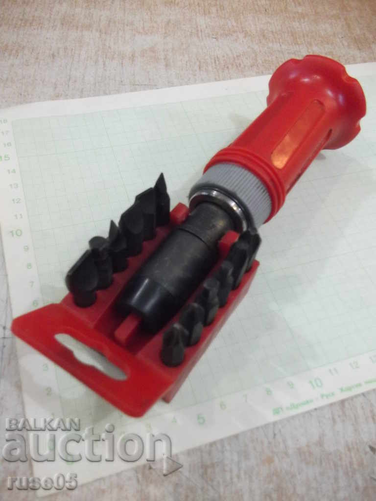 Auction Impact screwdriver with 13 bits working Auction Impact screwdriver with 13 bits working