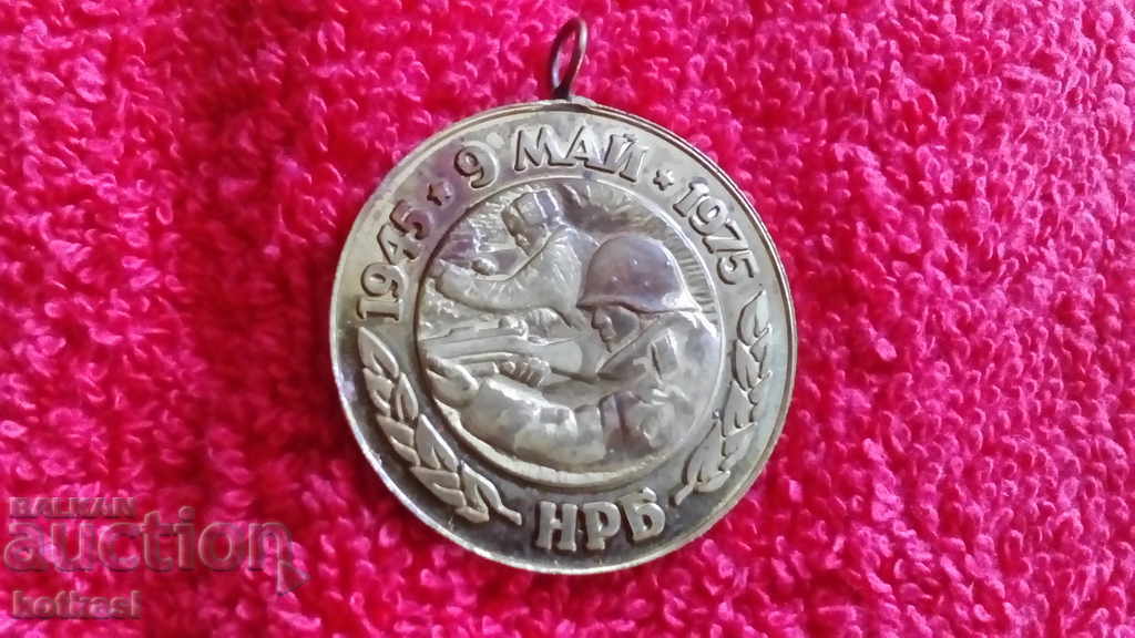 Vechea medalie socialistă la 30 de ani de la victoria asupra Germaniei naziste