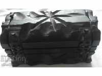 Стара дървена кутия