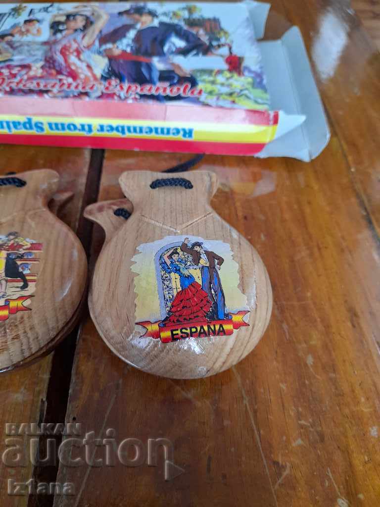 Delivery of Old castanets Delivery of Old castanets