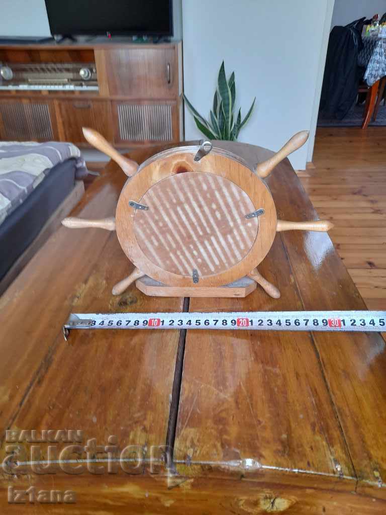 Auction An old mirror Auction An old mirror