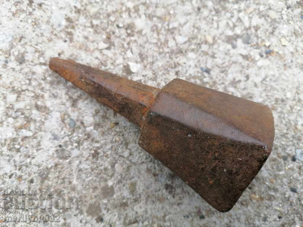 Auction An old anvil for hair sticking, wrought iron Auction An old anvil for hair sticking, wrought iron