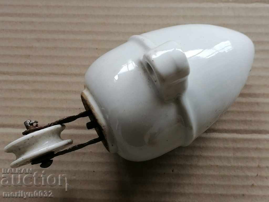 Heavy porcelain antique chandelier gas lamp candelabra with price 77.00 BGN | € 39.37 Heavy porcelain antique chandelier gas lamp candelabra with price 77.00 BGN | € 39.37