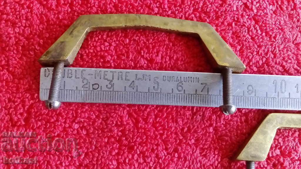 Стари метални бронз месинг дръжки за мебели шкаф 2 бр. с цена 6.50 лв. | € 3.32 Стари метални бронз месинг дръжки за мебели шкаф 2 бр. с цена 6.50 лв. | € 3.32