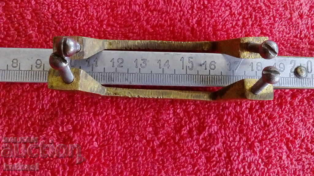 Доставка на Стари метални бронз месинг дръжки за мебели шкаф 2 бр. Доставка на Стари метални бронз месинг дръжки за мебели шкаф 2 бр.