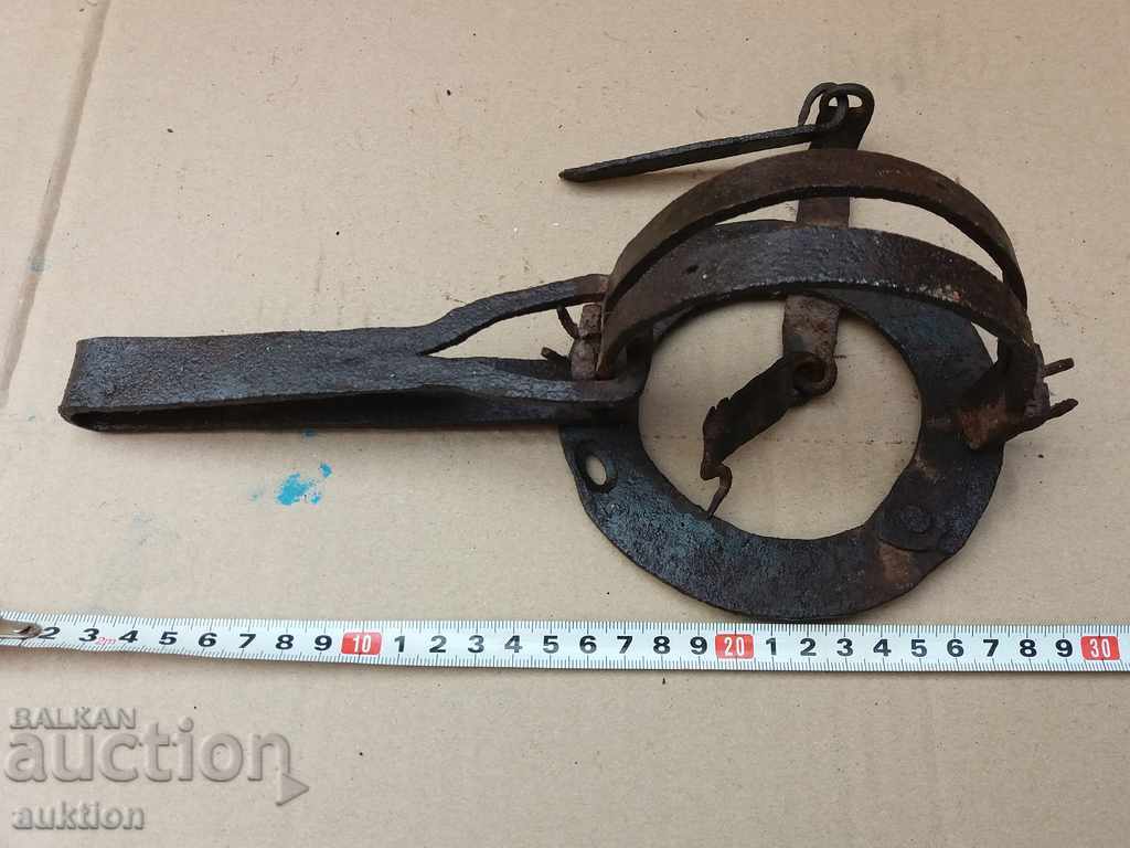 Auction REVIVAL FORGED TRAP FOR ANIMALS - WORKING Auction REVIVAL FORGED TRAP FOR ANIMALS - WORKING