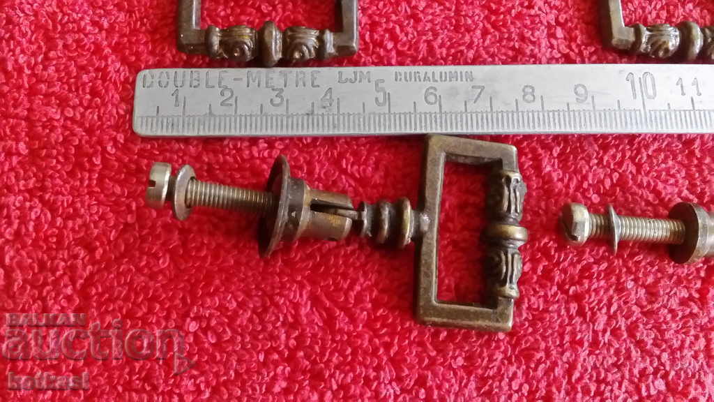 Стари метални бронз месинг дръжки за мебели шкаф 4 бр. с цена 8.50 лв. | € 4.35 Стари метални бронз месинг дръжки за мебели шкаф 4 бр. с цена 8.50 лв. | € 4.35