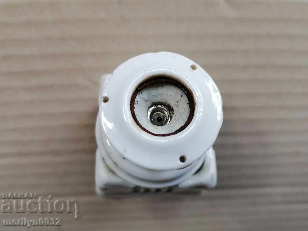 Socket with fuse fuse for lighting porcelain 1920 with price 50.00 BGN | € 25.56 Socket with fuse fuse for lighting porcelain 1920 with price 50.00 BGN | € 25.56