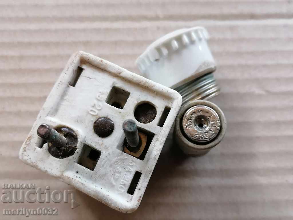 Socket with fuse fuse for lighting porcelain 1920 - 6 Socket with fuse fuse for lighting porcelain 1920 - 6