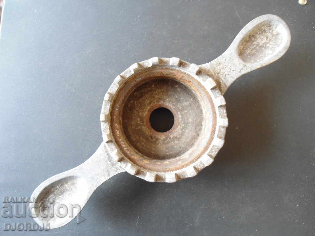 Old metal jar closure with price 4.00 BGN | € 2.05 Old metal jar closure with price 4.00 BGN | € 2.05