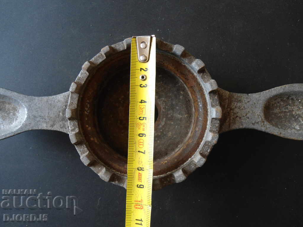 Delivery of Old metal jar closure Delivery of Old metal jar closure