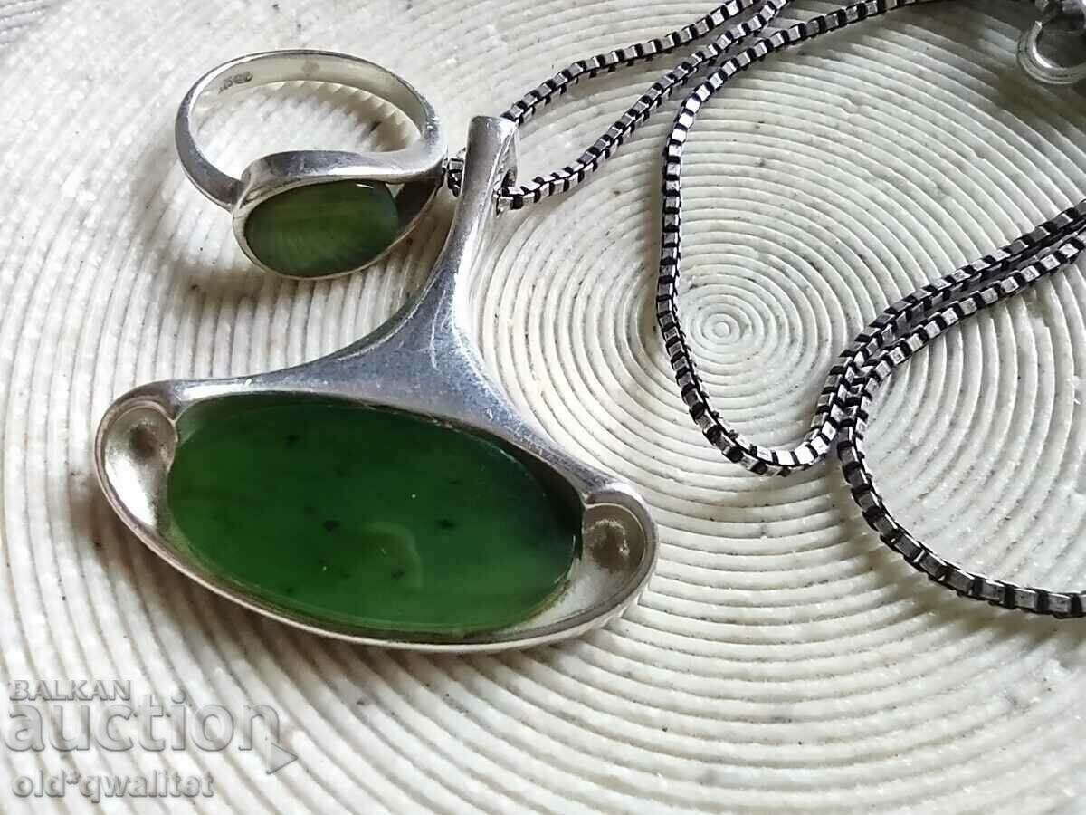 Auction Silver NECKLACE and RING with Jade Auction Silver NECKLACE and RING with Jade