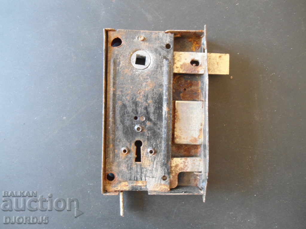 παλαιά κλειδαριά με τιμή 4.00 BGN | € 2.05